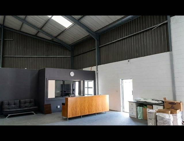 300M² WAREHOUSE TO LET IN PAROW INDUSTRIAL